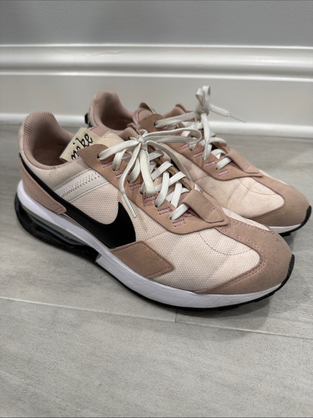 Nike Women Pale Pink and Black Athletic Sneakers